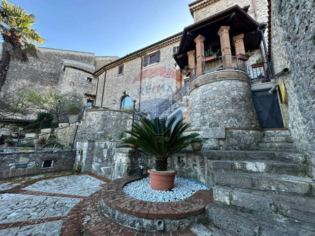 Villa Indipendente in vendita a Montaquila, Molise