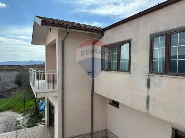 Villa Indipendente in vendita a Montaquila, Molise