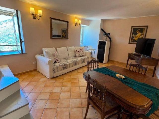 Villa Indipendente in vendita a Monte San Biagio, Lazio