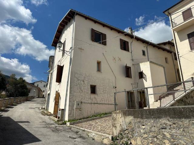 Villa Indipendente in vendita a Montebello Di Bertona, Abruzzo