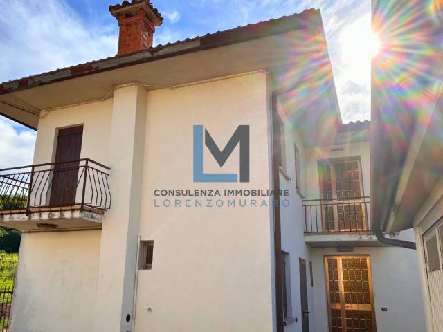 Villa Indipendente in vendita a Montebelluna, Veneto