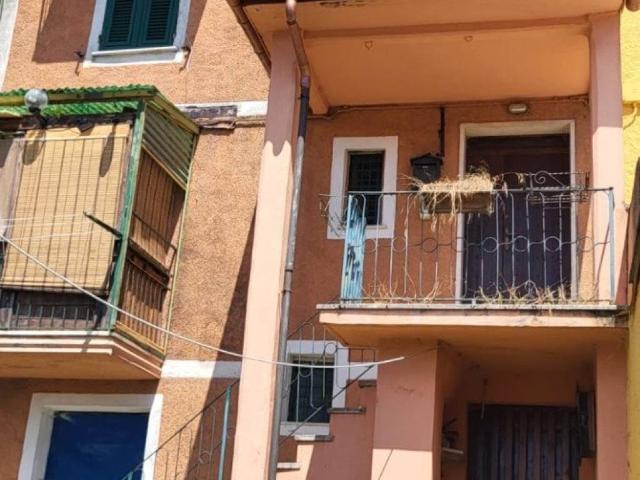 Villa Indipendente in vendita a Montebruno, Liguria