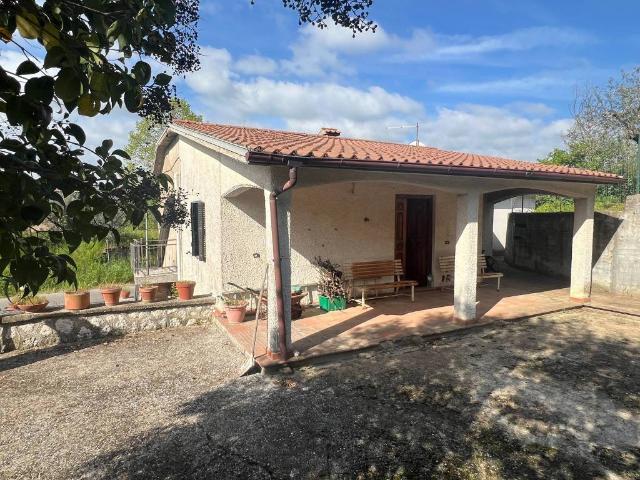 Villa Indipendente in vendita a Montebuono, Lazio