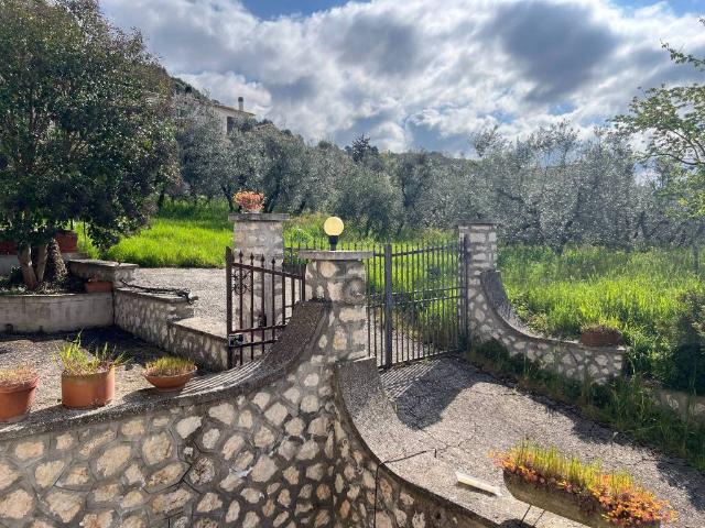 Villa Indipendente in vendita a Montebuono, Lazio