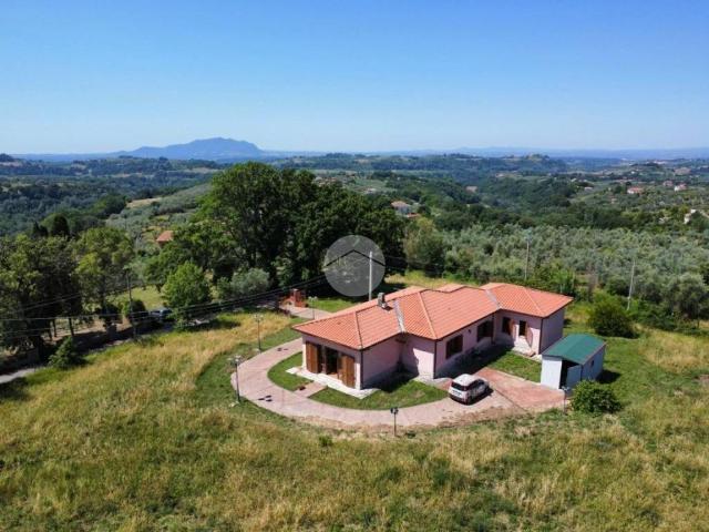 Villa Indipendente in vendita a Montebuono, Lazio