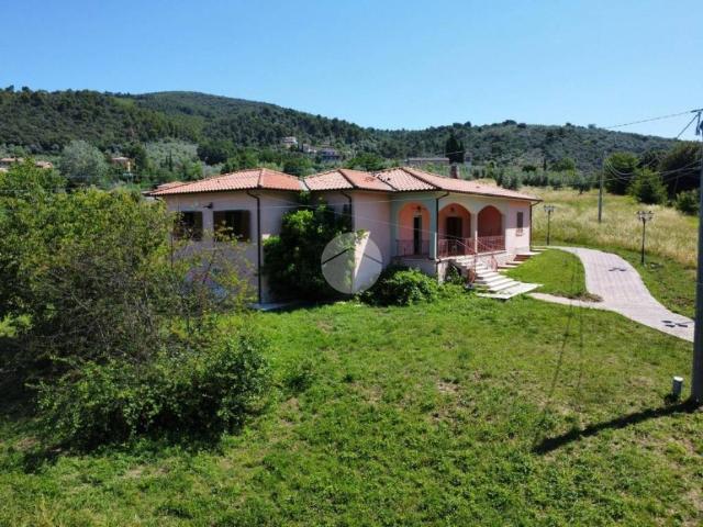 Villa Indipendente in vendita a Montebuono, Lazio