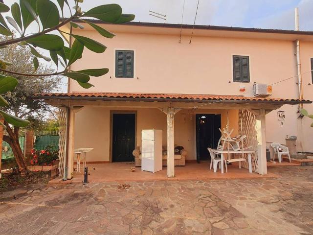 Villa Indipendente in vendita a Montecarlo, Toscana