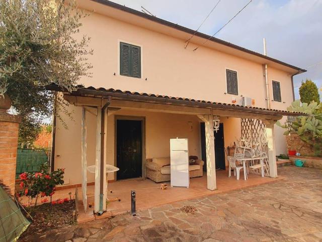 Villa Indipendente in vendita a Montecarlo, Toscana