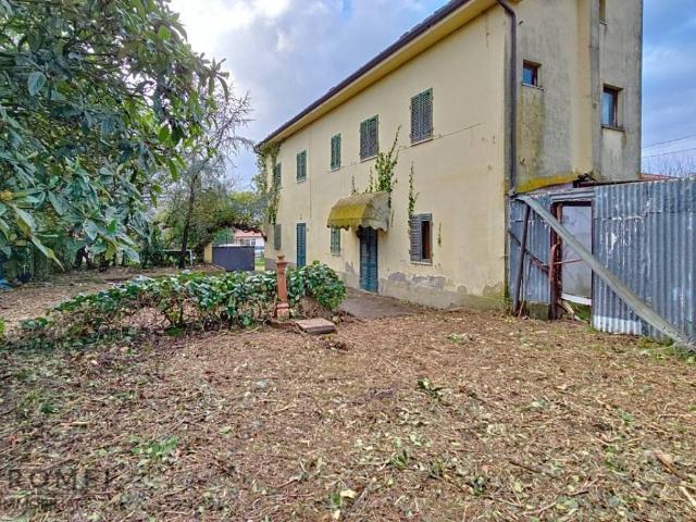 Villa Indipendente in vendita a San Salvatore, Montecarlo