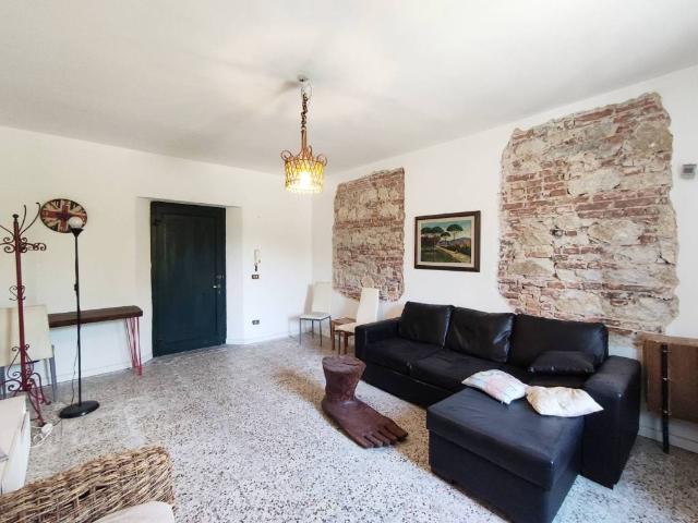 Villa Indipendente in vendita a Montecarlo, Toscana