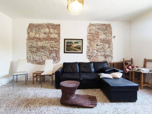 Villa Indipendente in vendita a Montecarlo, Toscana