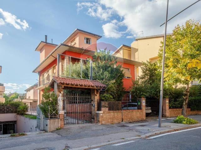 Villa Indipendente in vendita a Montecatini Terme, Pistoia
