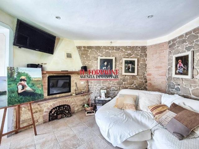 Villa Indipendente in vendita a Montecatini Terme, Toscana