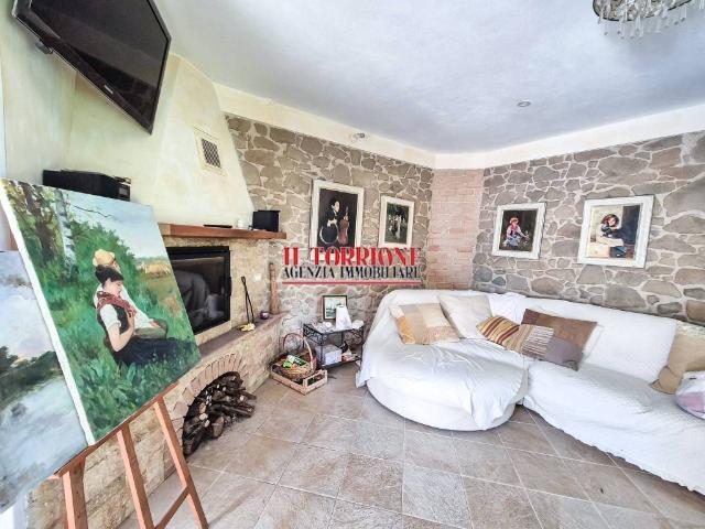Villa Indipendente in vendita a Montecatini Terme, Toscana