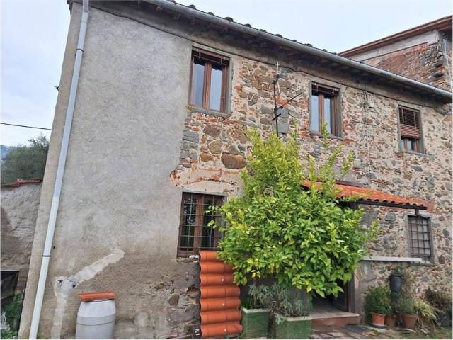 Villa Indipendente in vendita a Montecatini Terme, Toscana