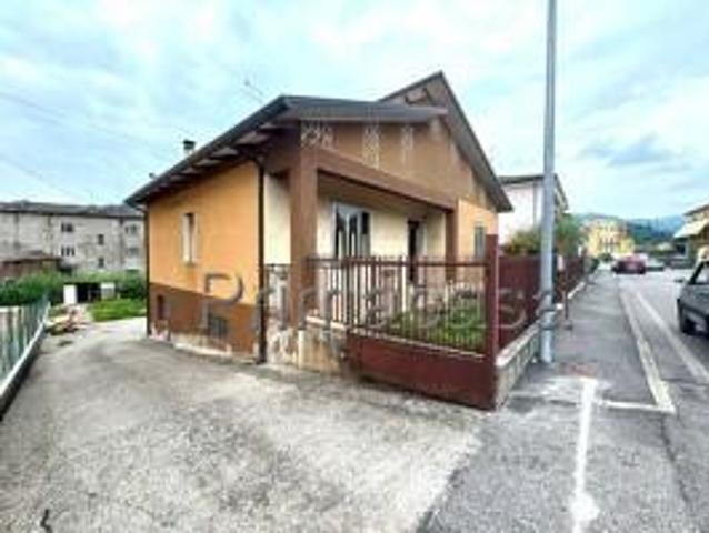 Villa Indipendente in vendita a Montecchia Di Crosara, Veneto