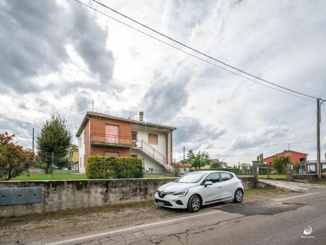 Villa Indipendente in vendita a Montecchio Emilia, Reggio nell'Emilia