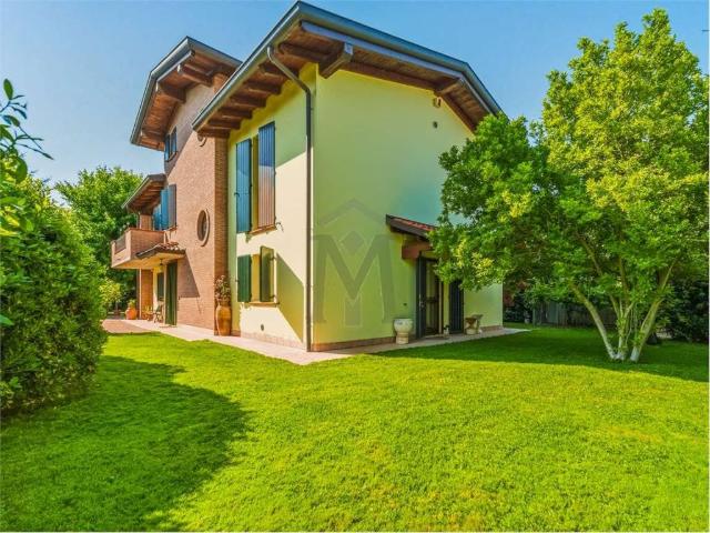Villa Indipendente in vendita a Val d’Enza, Re