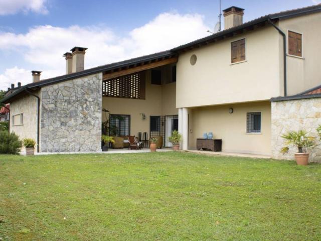 Villa Indipendente in vendita a Montecchio Precalcino, Veneto
