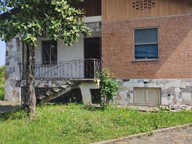 Villa Indipendente in vendita a Montechiarugolo, Reggio Emilia