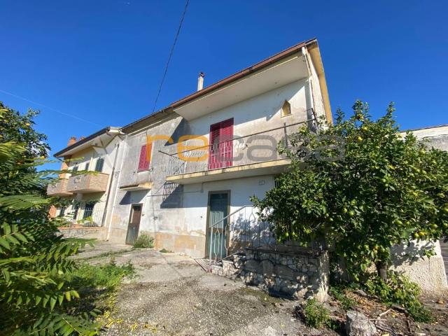 Villa Indipendente in vendita a Montecorvino, Campania