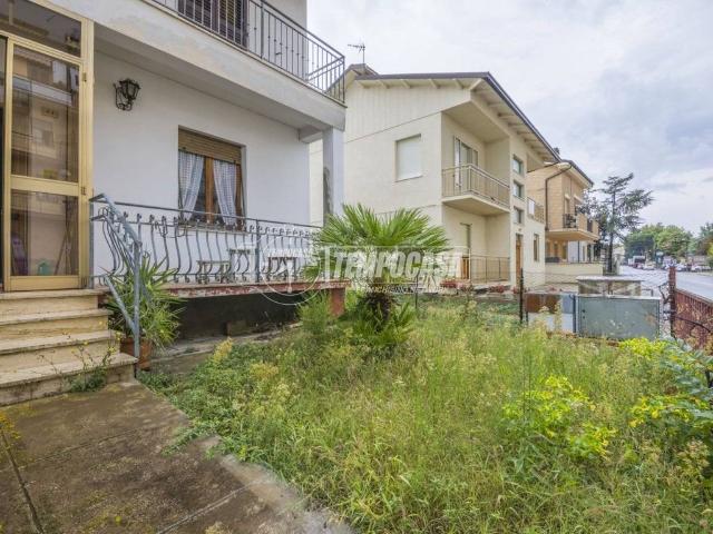 Villa Indipendente in vendita a Marche, Macerata