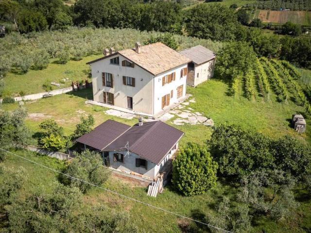 Villa Indipendente in vendita a Montefalco, Umbria