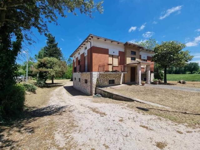 Villa Indipendente in vendita a Montefalco, Perugia
