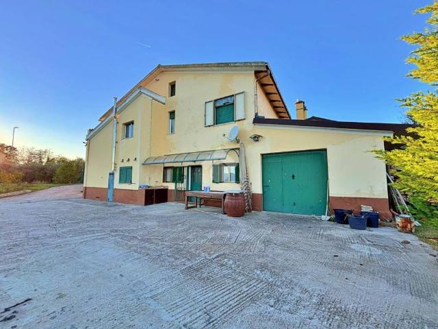 Villa Indipendente in vendita a Montefiore Conca, Reggio Emilia
