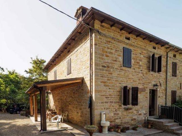 Villa Indipendente in vendita a Unione dei comuni del Distretto Ceramico, Montefiorino