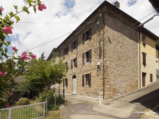 Villa Indipendente in vendita a Unione dei comuni del Distretto Ceramico, Montefiorino
