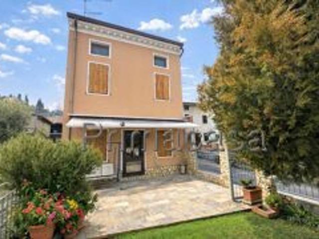 Villa Indipendente in vendita a Monteforte D'alpone, Veneto