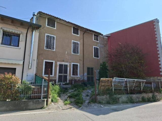 Villa Indipendente in vendita a Monteforte D'alpone, Veneto