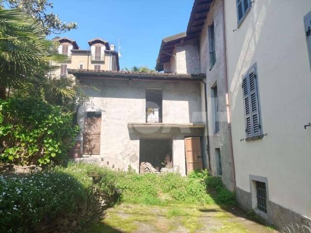 Villa Indipendente in vendita a Comunità Montana Valli del Verbano, Montegrino Valtravaglia