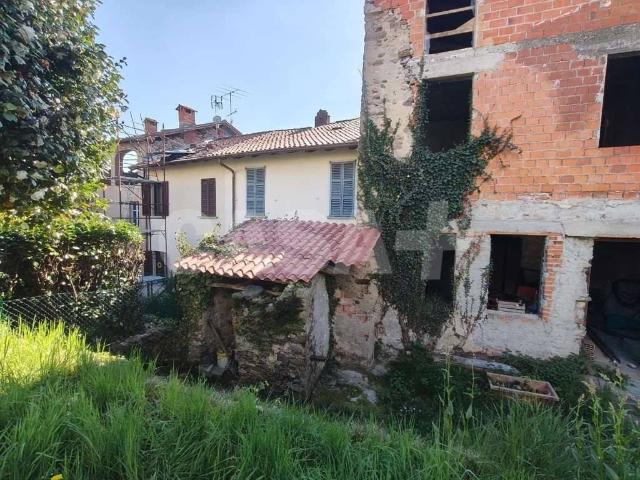 Villa Indipendente in vendita a Comunità Montana Valli del Verbano, Montegrino Valtravaglia
