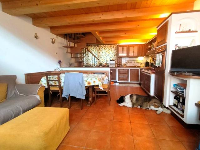 Villa Indipendente in vendita a Bosco Valtravaglia, Montegrino Valtravaglia