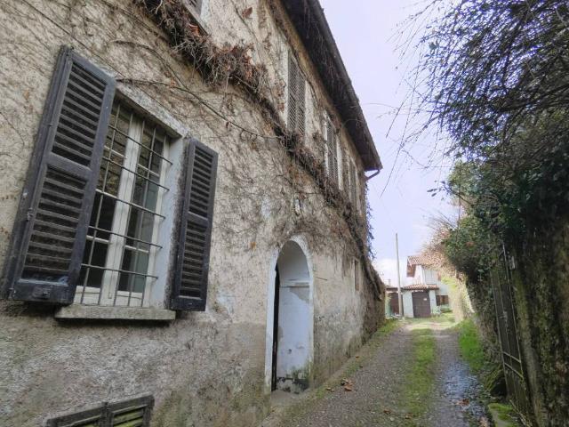 Villa Indipendente in vendita a Comunità Montana Valli del Verbano, Montegrino Valtravaglia