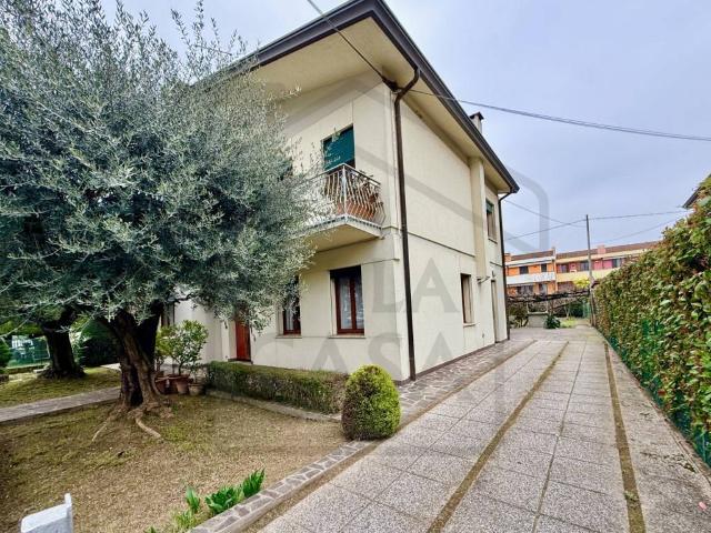 Villa Indipendente in vendita a Montegrotto Terme, Veneto