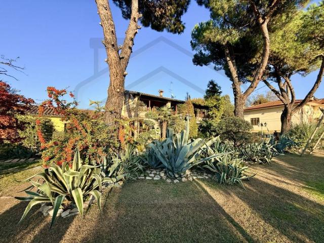 Villa Indipendente in vendita a Montegrotto Terme, Veneto