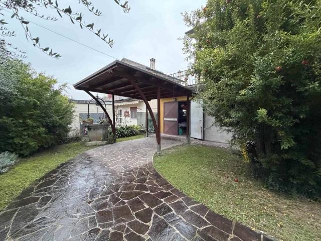 Villa Indipendente in vendita a Montegrotto Terme, Veneto