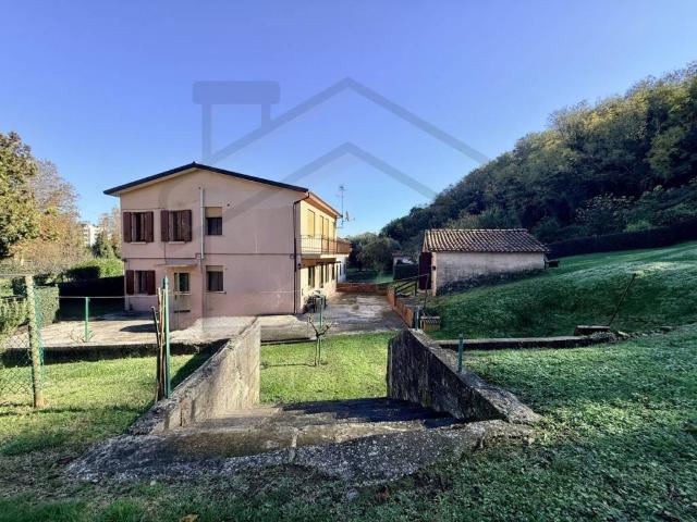 Villa Indipendente in vendita a Turri, Montegrotto Terme