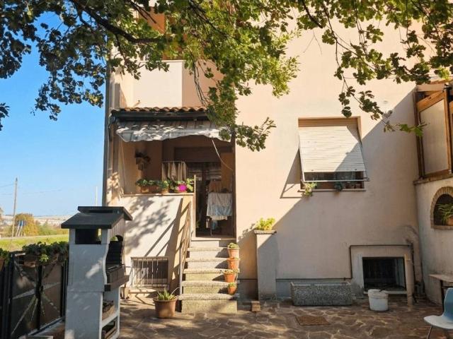 Villa Indipendente in vendita a Vallefoglia, Marche