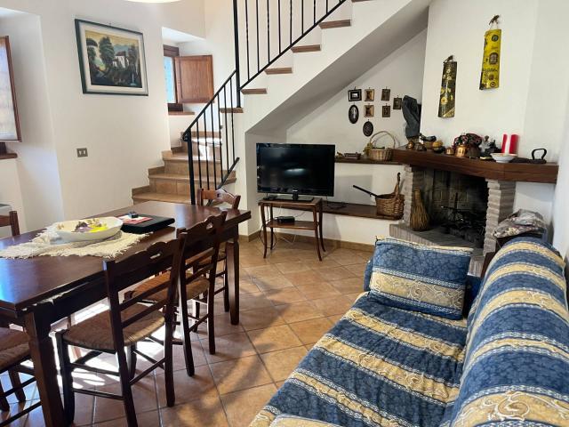 Villa Indipendente in vendita a Monteleone Di Spoleto, Umbria