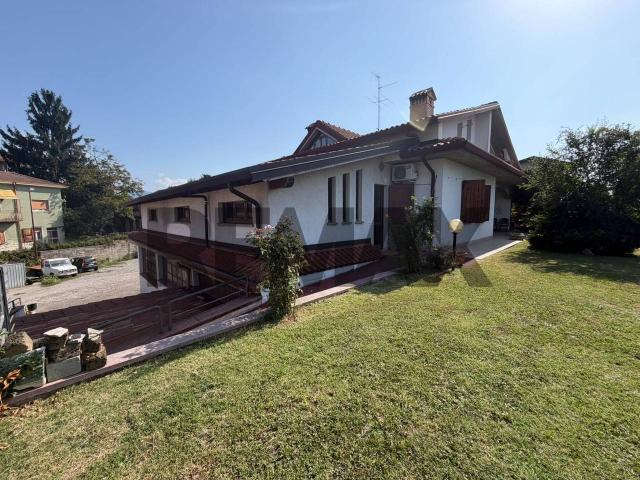 Villa Indipendente in vendita a Montello, Bergamo