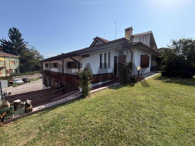Villa Indipendente in vendita a Montello, Bergamo