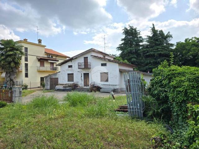 Villa Indipendente in vendita a Montello, Lombardia