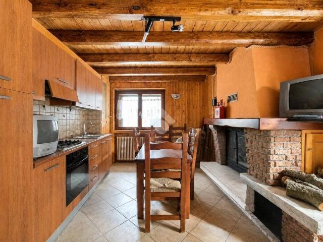 Villa Indipendente in vendita a Montemezzo, Lombardia