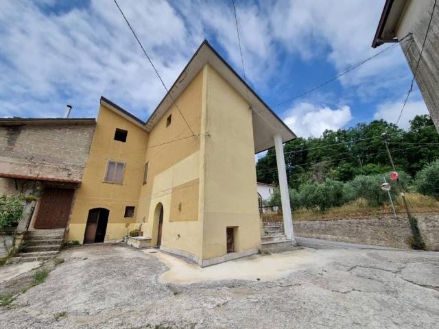 Villa Indipendente in vendita a Prata Principato Ultra, Campania
