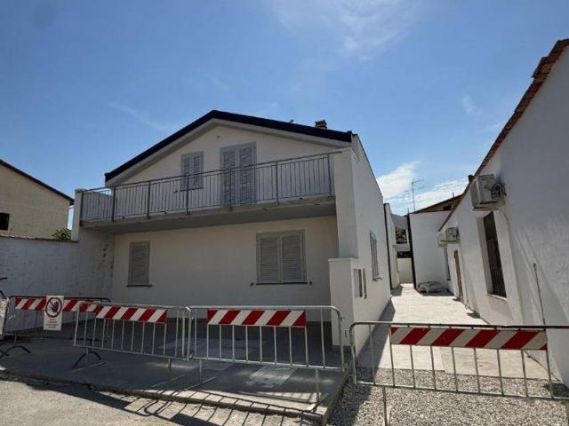 Villa Indipendente in vendita a Montemurlo, Toscana