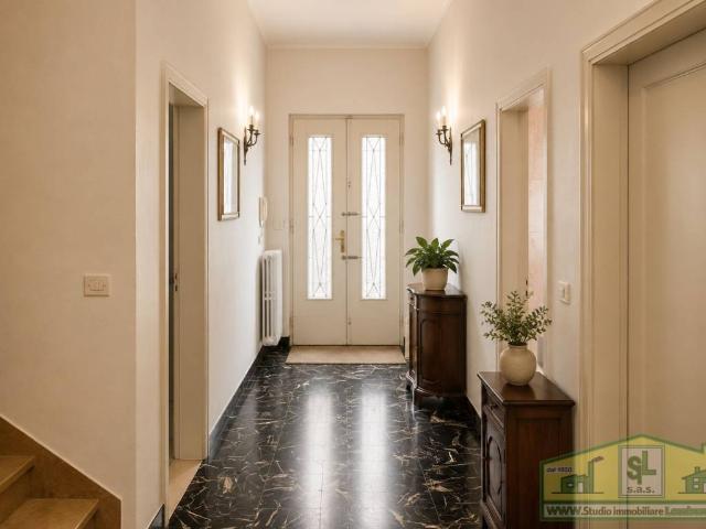Villa Indipendente in vendita a Montemurlo, Toscana